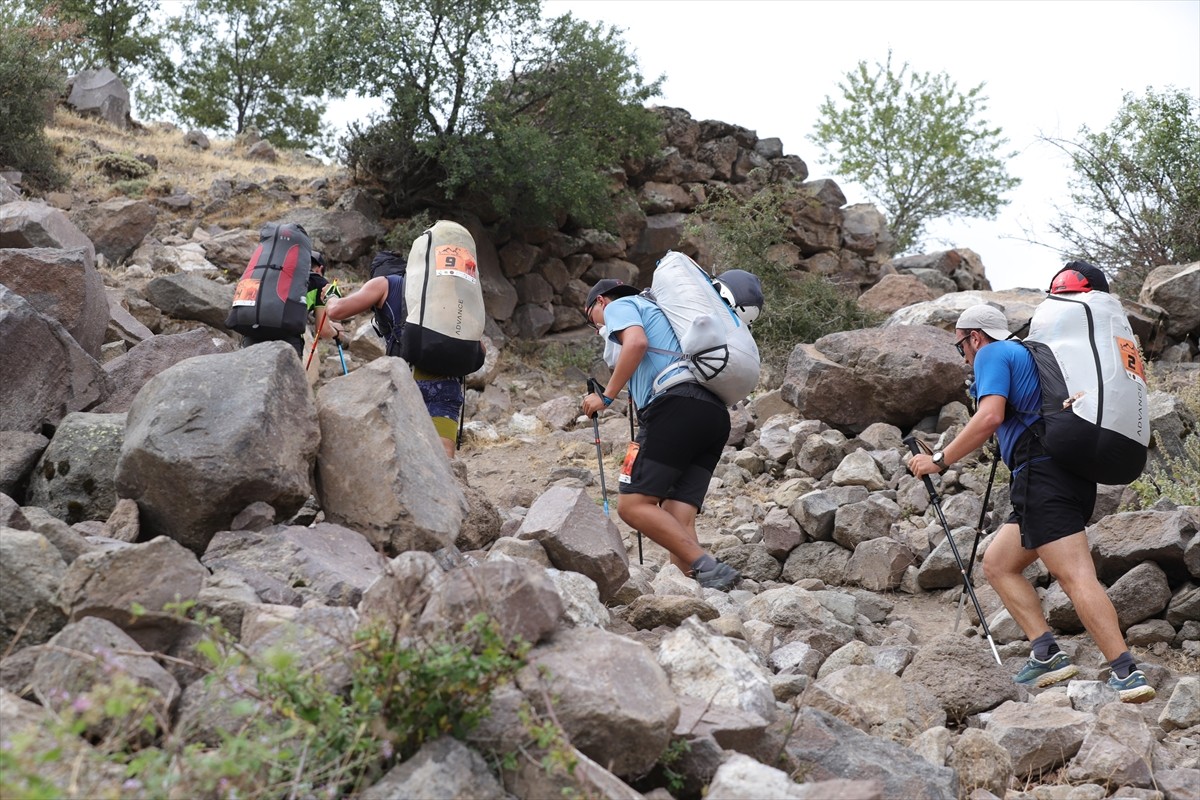 Türkiye’de ilk kez düzenlenen koşu ve yamaç paraşütü disiplinlerini içeren "Hike and Fly Anatolia"...