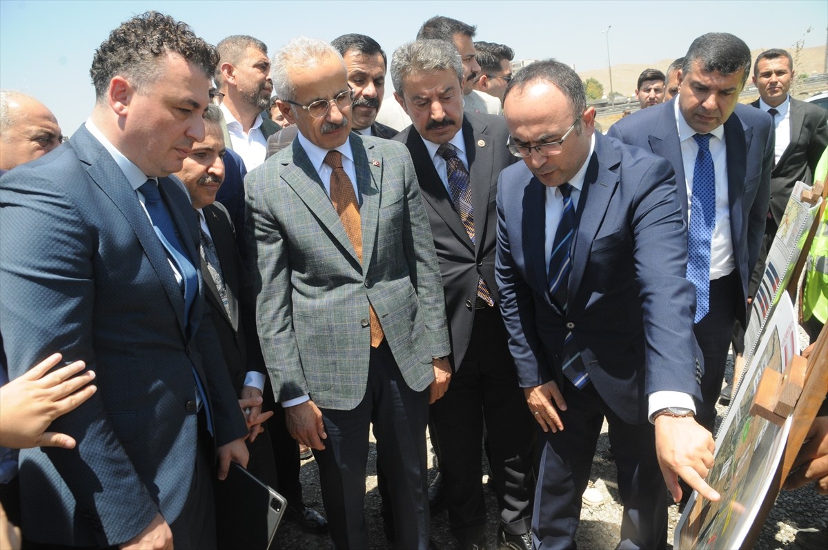 Ulaştırma ve Altyapı Bakanı Abdulkadir Uraloğlu, çeşitli ziyaretlerde bulunmak üzere geldiği...