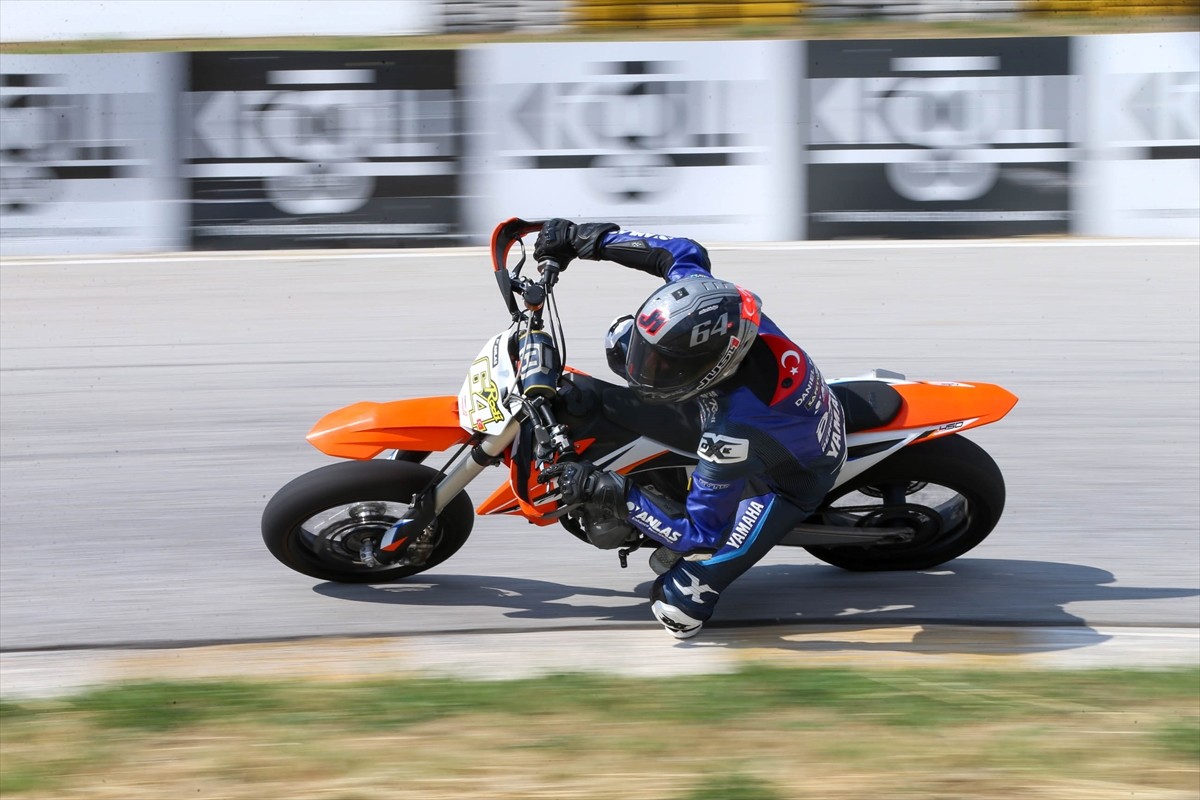 Uluslararası Motosiklet Federasyonu (FIM) tarafından düzenlenen Dünya Dayanıklılık Şampiyonası'nın...