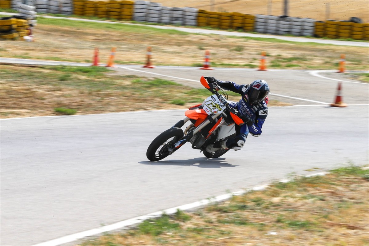 Uluslararası Motosiklet Federasyonu (FIM) tarafından düzenlenen Dünya Dayanıklılık Şampiyonası'nın...