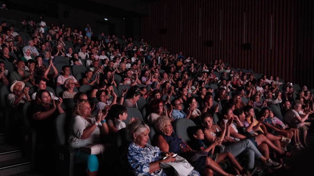 Ünlü kukla sanatçılarının eserlerinin yer aldığı "Uluslararası Kukla Atölyesi Sergisi"...