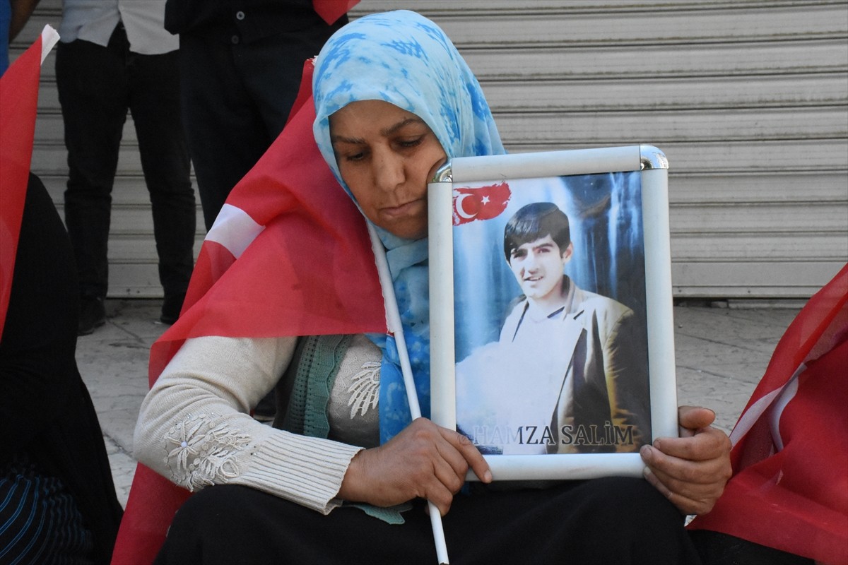 Van'da çocukları dağa kaçırılan aileler, Halkların Eşitlik ve Demokrasi Partisi (DEM Parti) İl...