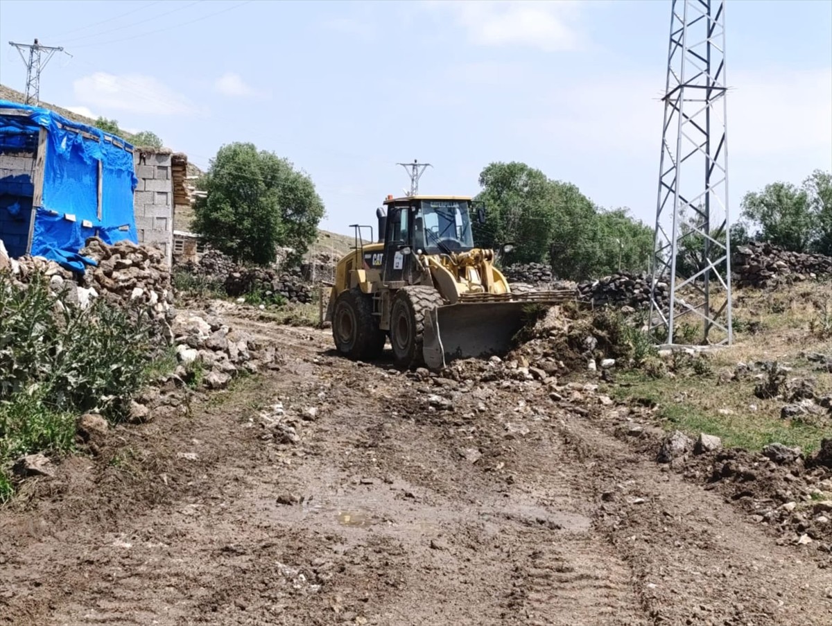 Van'ın Erciş, Çaldıran ve Saray ilçelerinde sağanak sonrası taşkınlar meydana geldi. Büyükşehir...