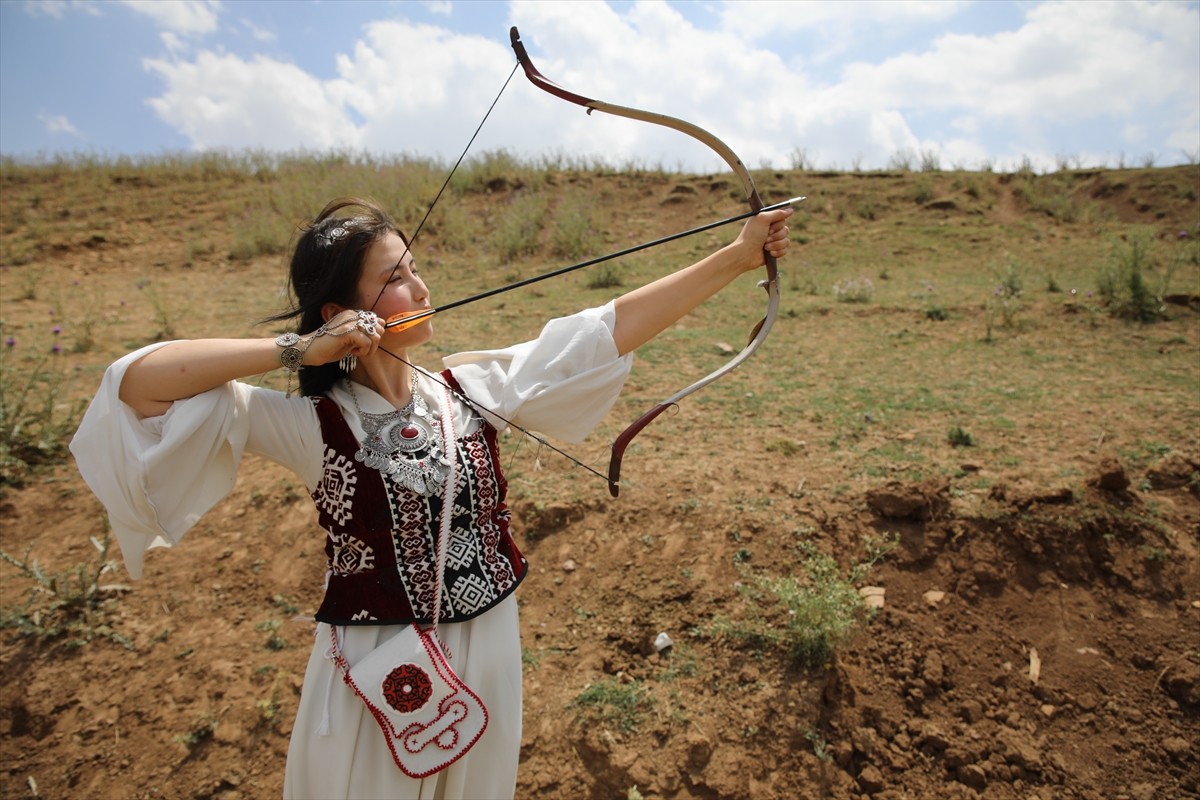 Van'ın Erciş ilçesinde yaşayan Kırgızlar, son hanları Rahmankul Han'ı doğumunun 110. yılında...