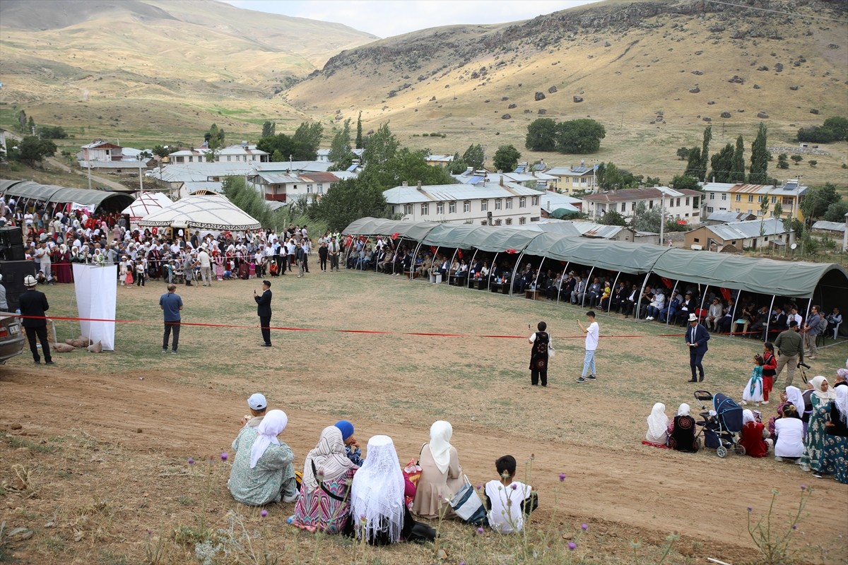 Van'ın Erciş ilçesinde yaşayan Kırgızlar, son hanları Rahmankul Han'ı doğumunun 110. yılında...