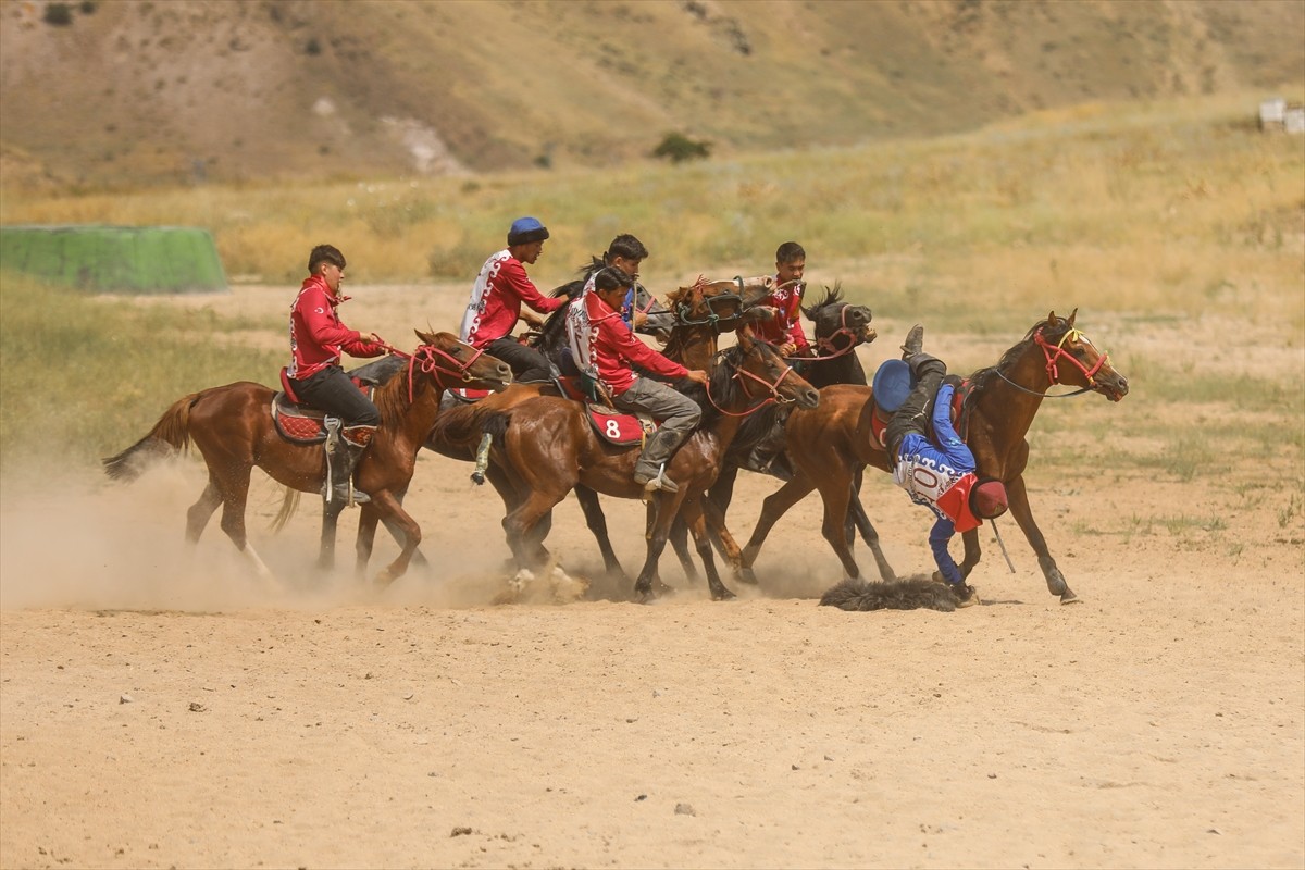 Van'ın Erciş ilçesinde yaşayan Kırgızlar, son hanları Rahmankul Han'ı doğumunun 110. yılında...