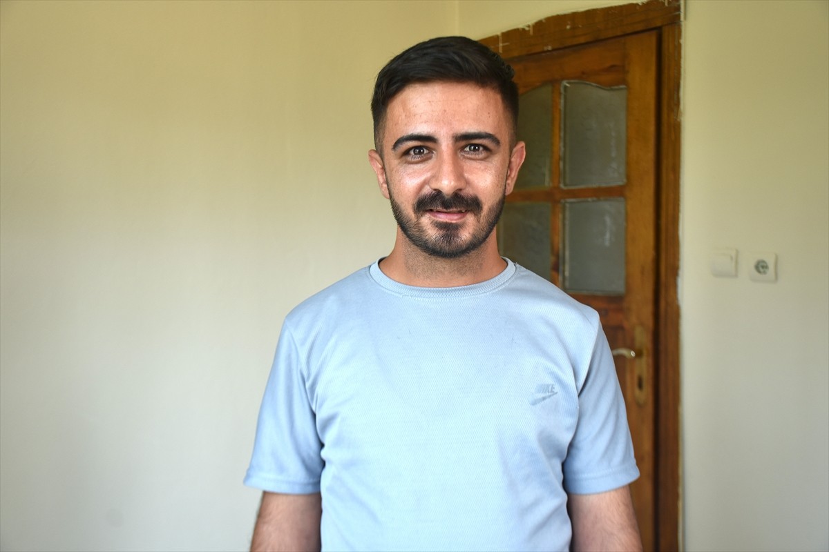 Van'ın İpekyolu ilçesinde Aile ve Sosyal Hizmetler İl Müdürlüğü görevlileri ile gönüllüler, sağlık...