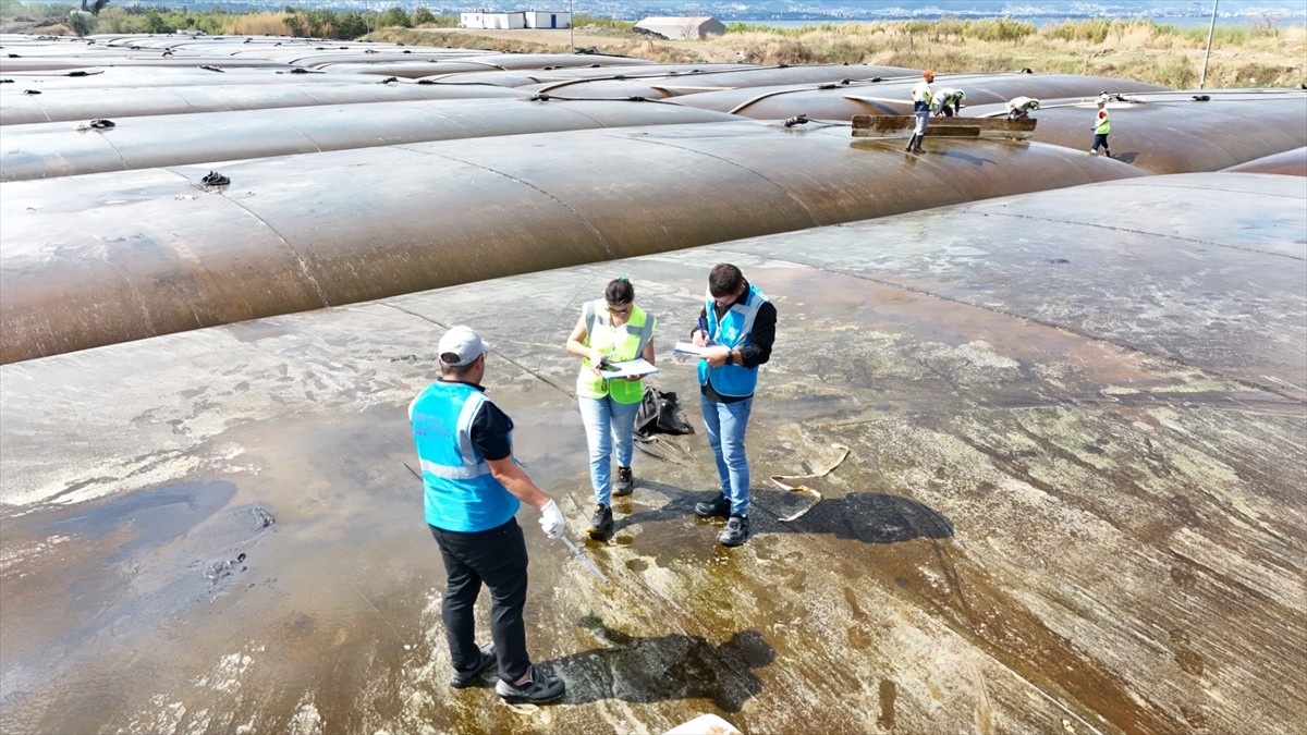 Yaklaşık 100 yılda biriktiği değerlendirilen 8 milyon ton dip çamurunun temizlenmesi için...