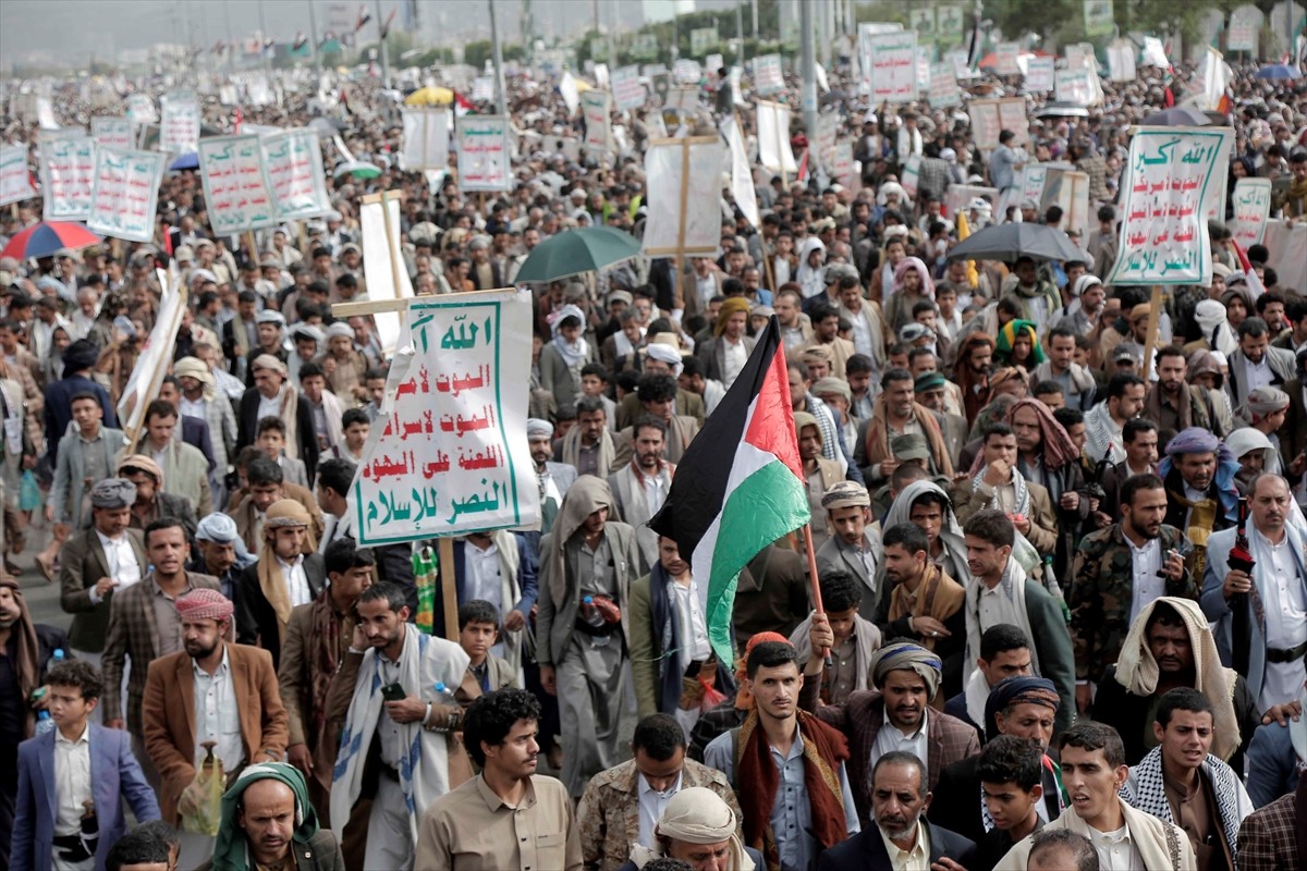 Yemen'de yüz binlerce kişinin katılımıyla İsrail’in işgal ve saldırılarına maruz kalan Gazze...