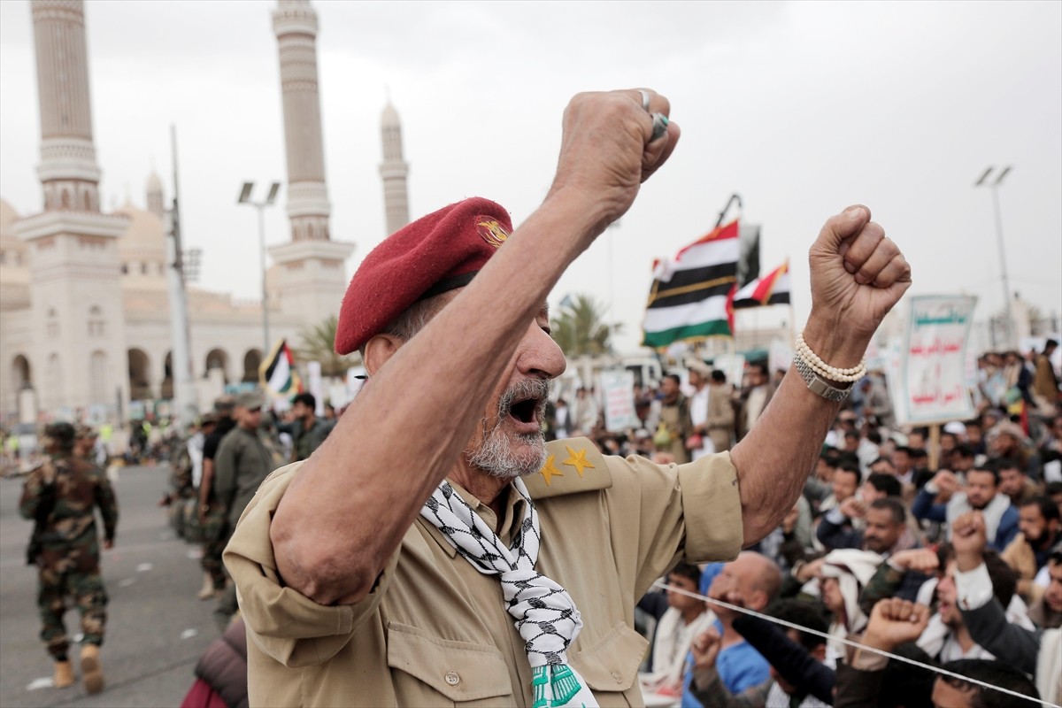 Yemen'de yüz binlerce kişinin katılımıyla İsrail’in işgal ve saldırılarına maruz kalan Gazze...