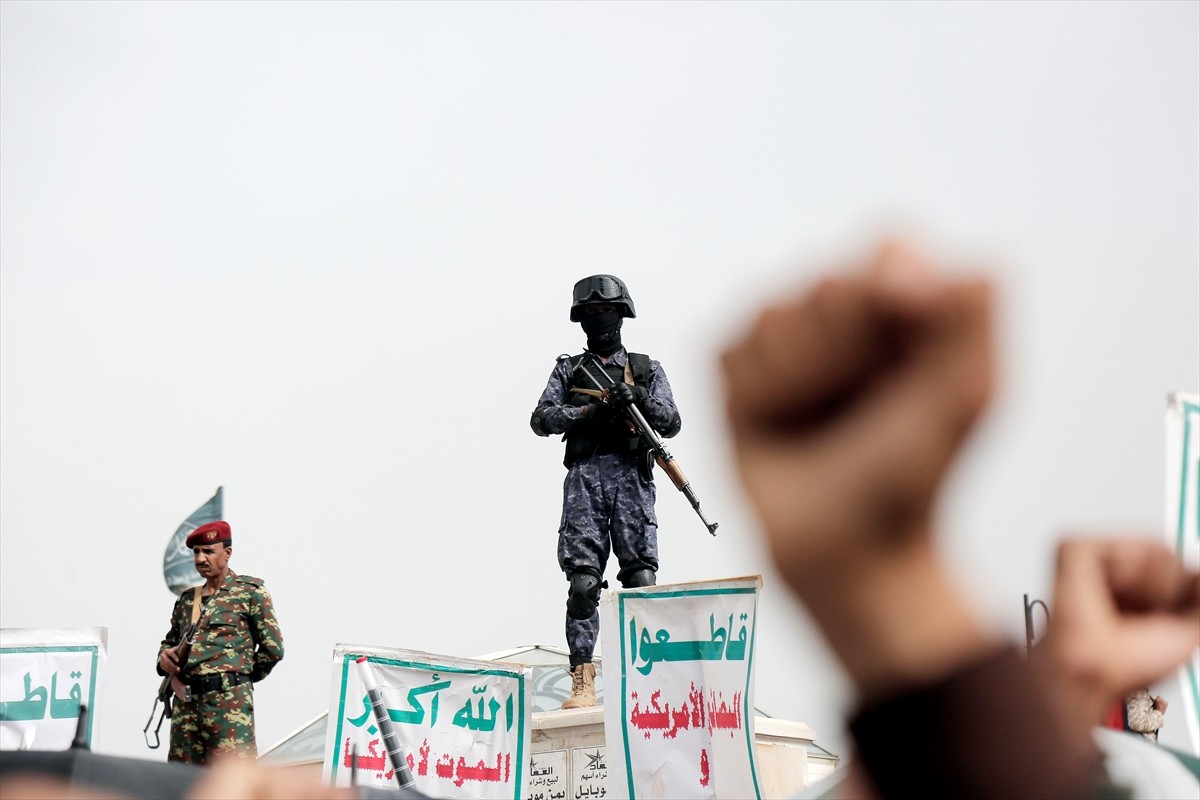 Yemen'de yüz binlerce kişinin katılımıyla İsrail’in işgal ve saldırılarına maruz kalan Gazze...