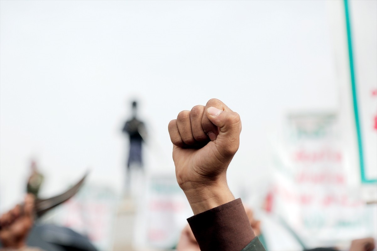 Yemen'de yüz binlerce kişinin katılımıyla İsrail’in işgal ve saldırılarına maruz kalan Gazze...