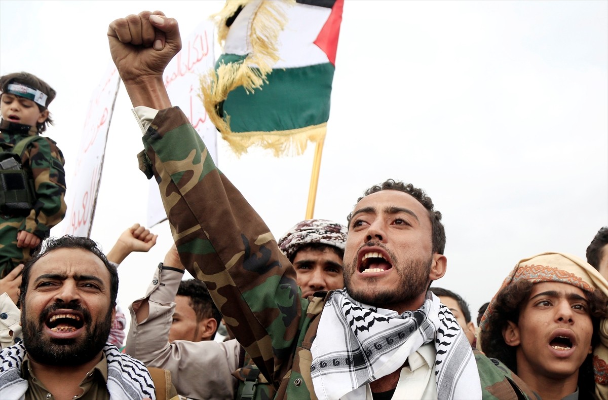 Yemen'de yüz binlerce kişinin katılımıyla İsrail’in işgal ve saldırılarına maruz kalan Gazze...