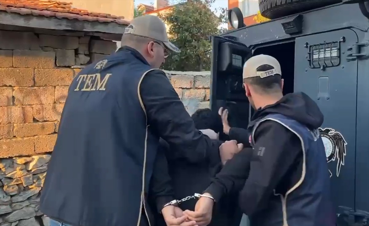 Yozgat'ta terör örgütü DEAŞ'a yönelik operasyonda yabancı uyruklu 3 zanlı gözaltına...