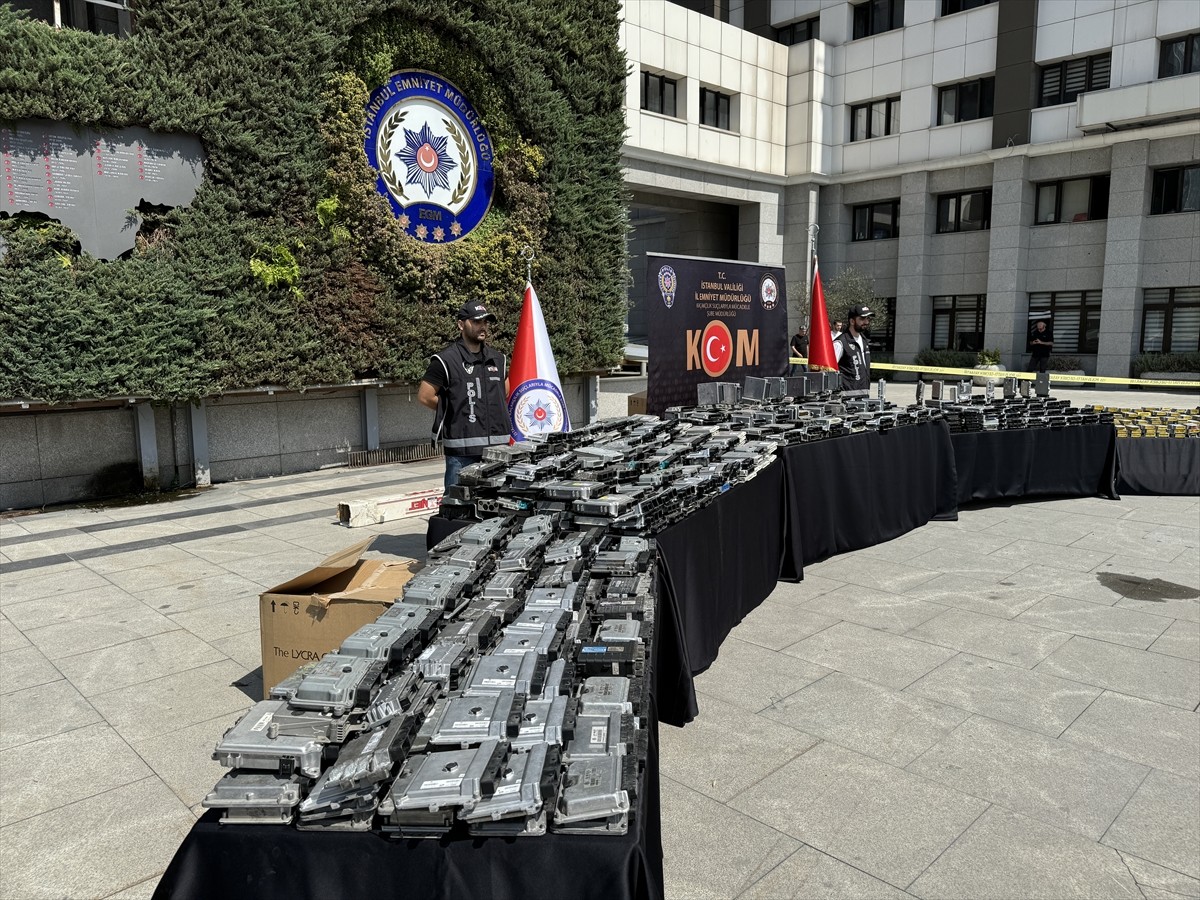 Yurt dışında çalınan ve parçalara ayrılan araçların motor ve şanzıman beyinlerini yasa dışı...