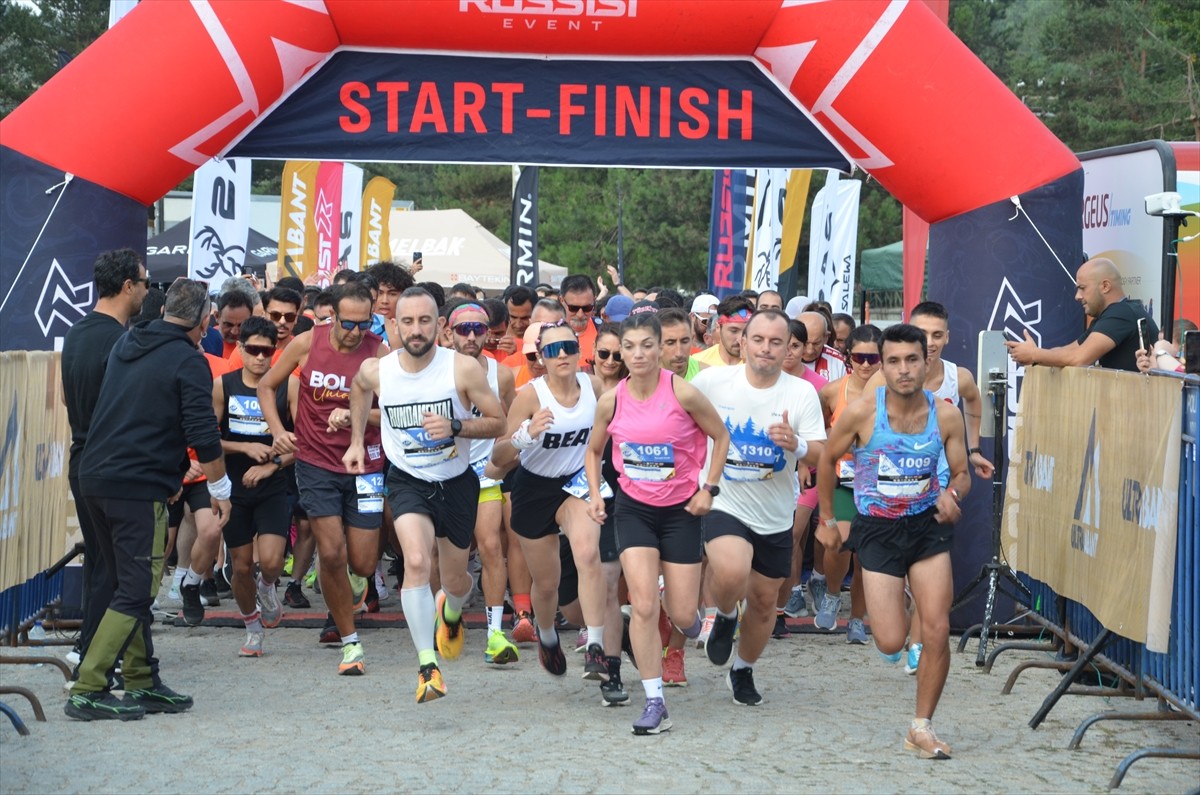 Abant Gölü Mili Parkı'nda, 2. Uluslararası Ultra Abant Patika Koşu Yarışması gerçekleştirildi....