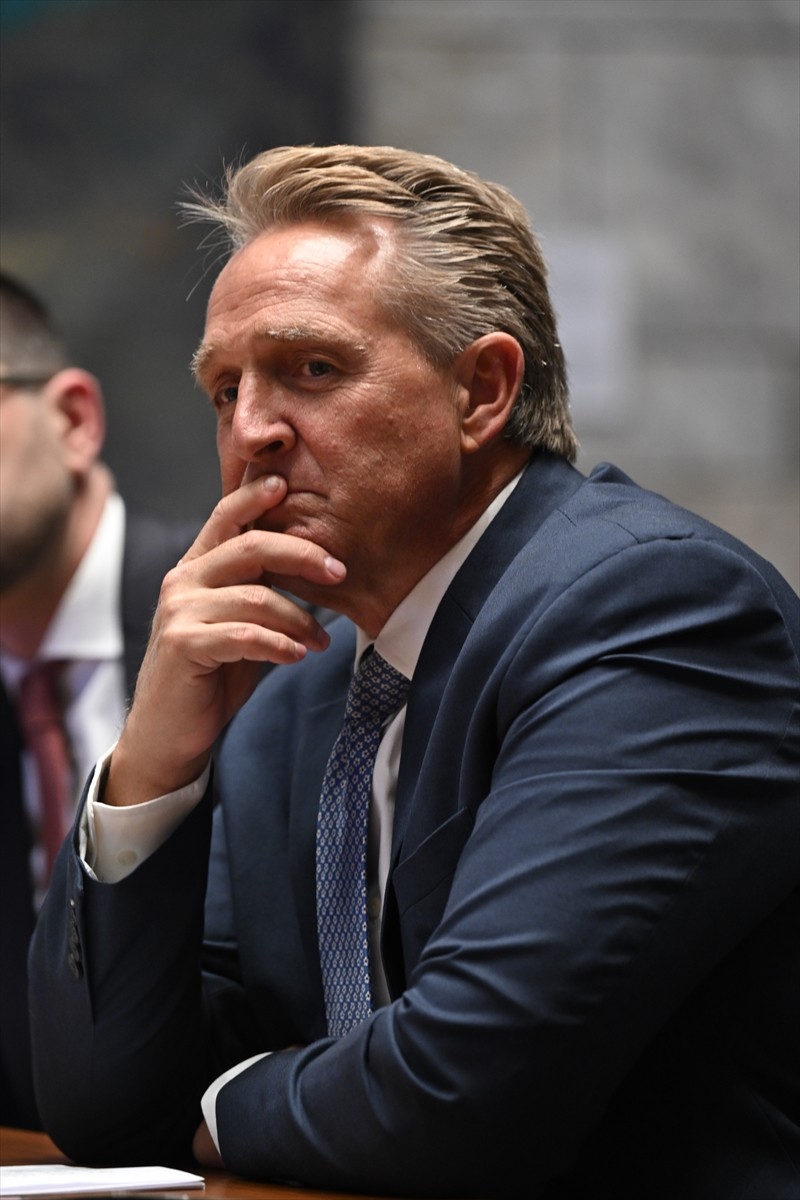 ABD'nin Ankara Büyükelçisi Jeff Flake, Ankara'da ABD Büyükelçiliği'nde basın mensuplarıyla bir...