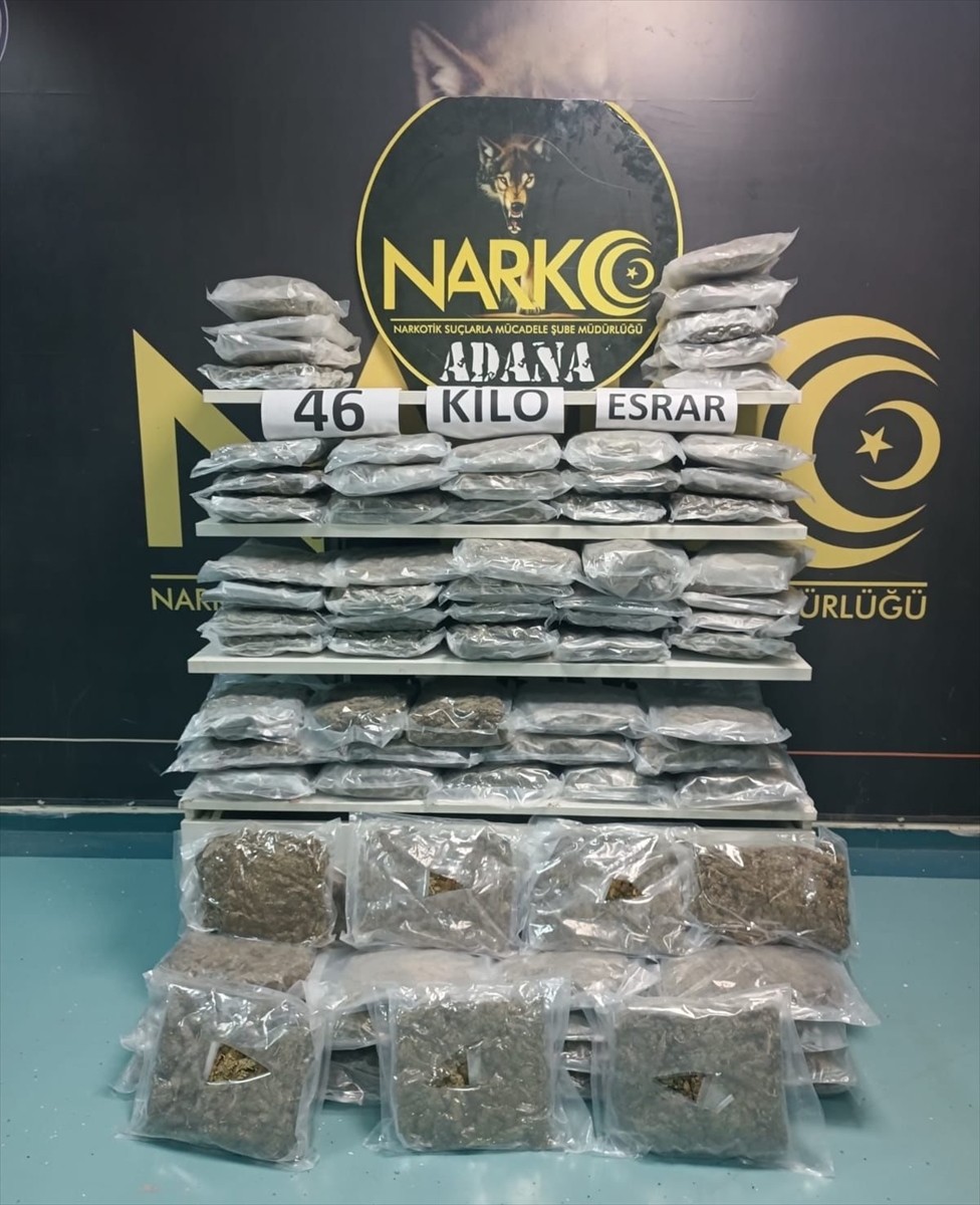 Adana'da polis ekiplerince Tarsus-Adana-Gaziantep (TAG) Otoyolu'nda durdurularak arama yapılan...