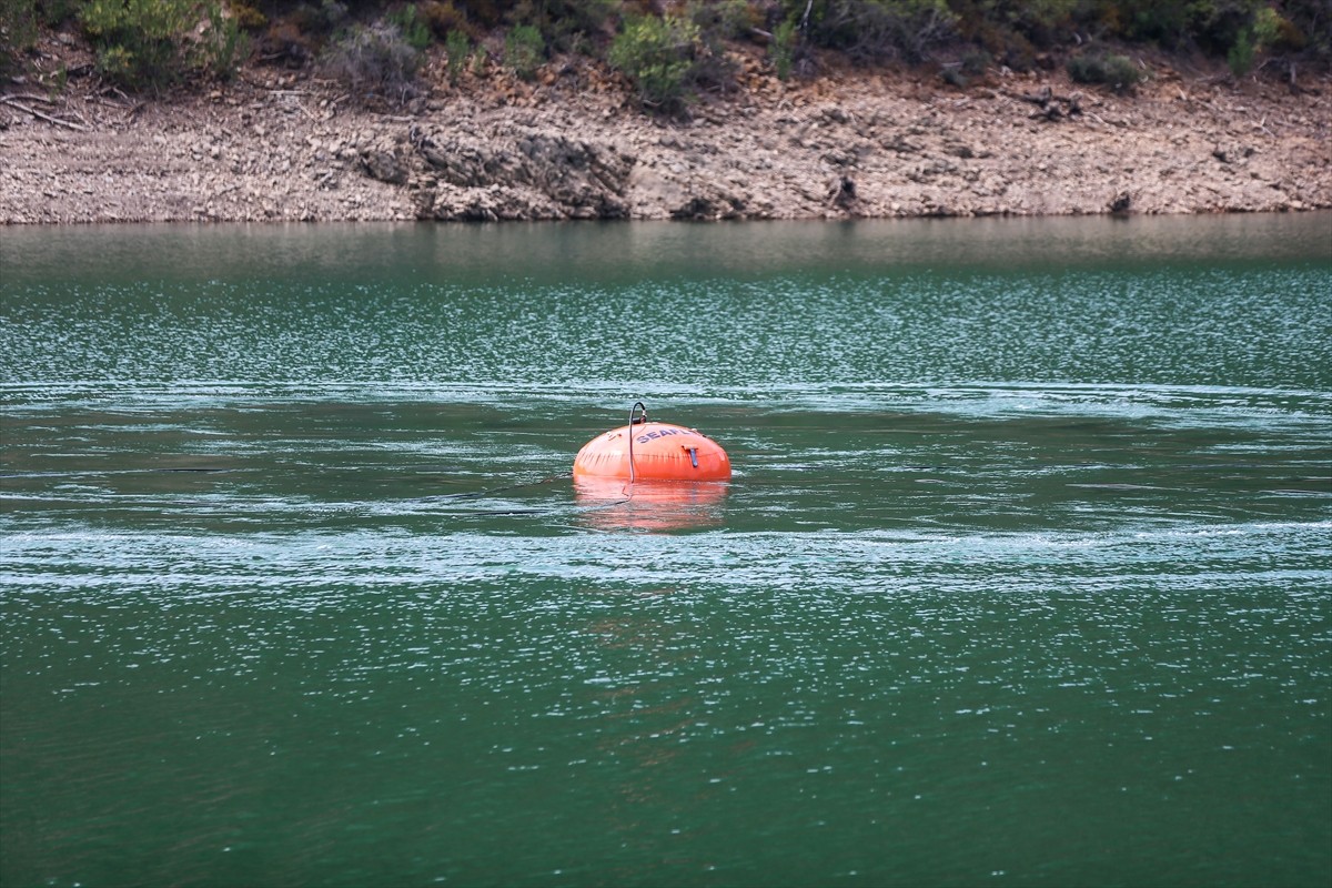 Adana'nın Kozan ilçesinde, 2 Ağustos'ta orman yangınına müdahale ederken baraj gölüne düşen...