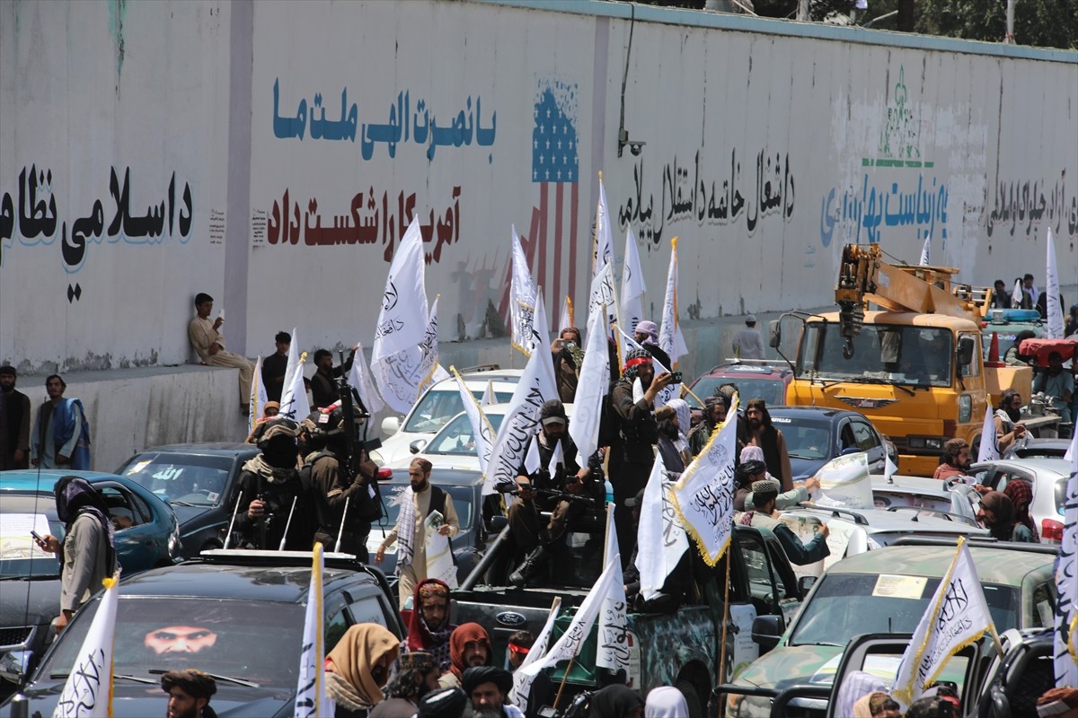 Afganistan yönetimi, bir zamanlar ABD'nin askeri üs olarak kullandığı Begram Hava Üssü'nde...