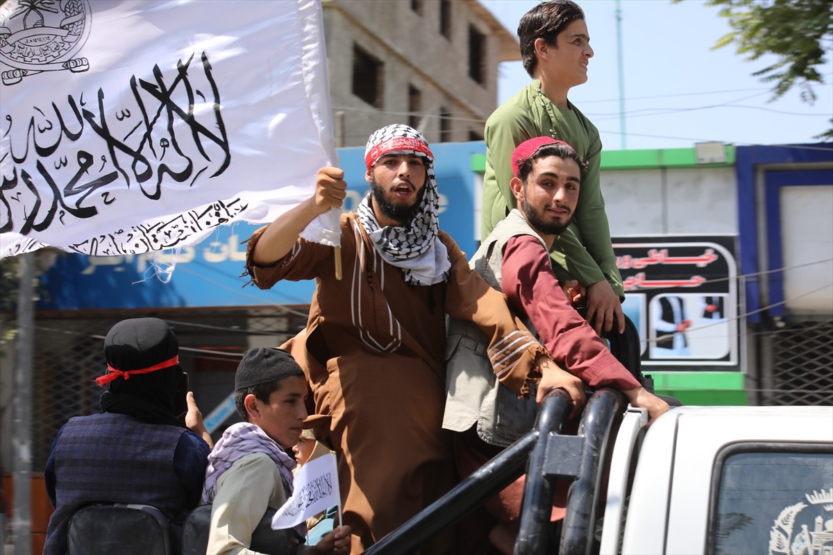 Afganistan yönetimi, bir zamanlar ABD'nin askeri üs olarak kullandığı Begram Hava Üssü'nde...