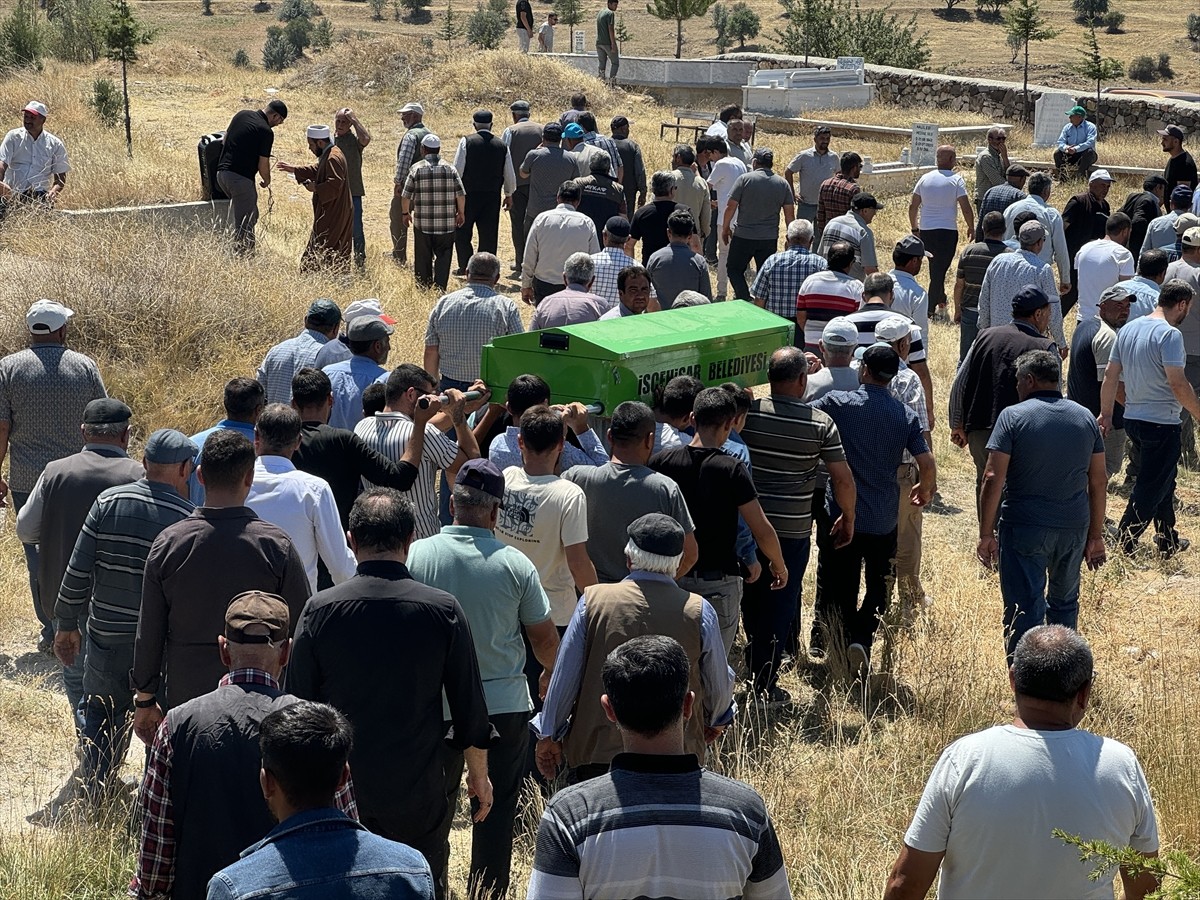 Afyonkarahisar'da bir biyogaz işletmesinde gazdan etkilenen 5 işçiden 1'i hayatını kaybetti. Hamit...