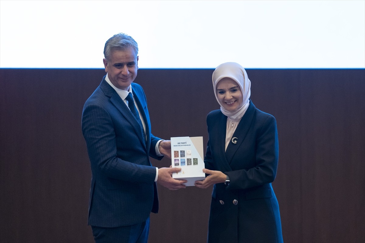 Aile ve Sosyal Hizmetler Bakanı Mahinur Özdemir Göktaş, AK Parti İnsan Hakları Başkanlığınca parti...