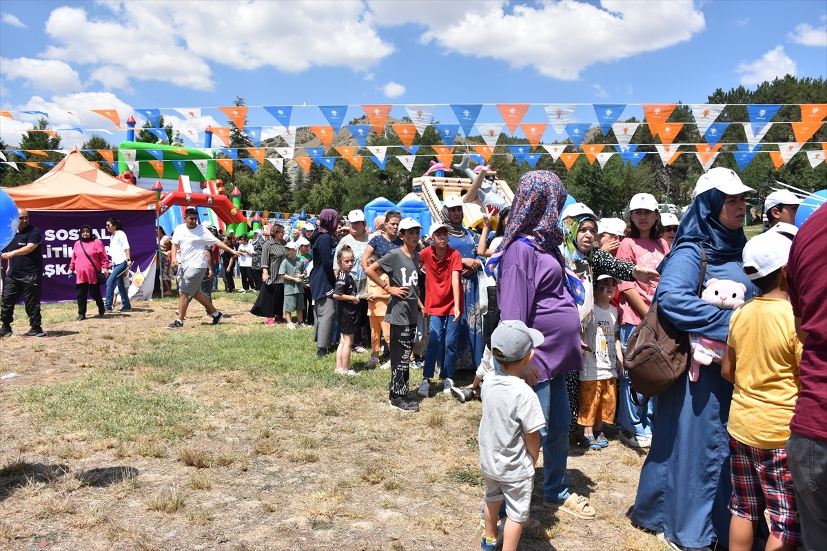 AK Parti Eskişehir İl Teşkilatınca, partinin 23'üncü kuruluş yıl dönümü nedeniyle Orman...