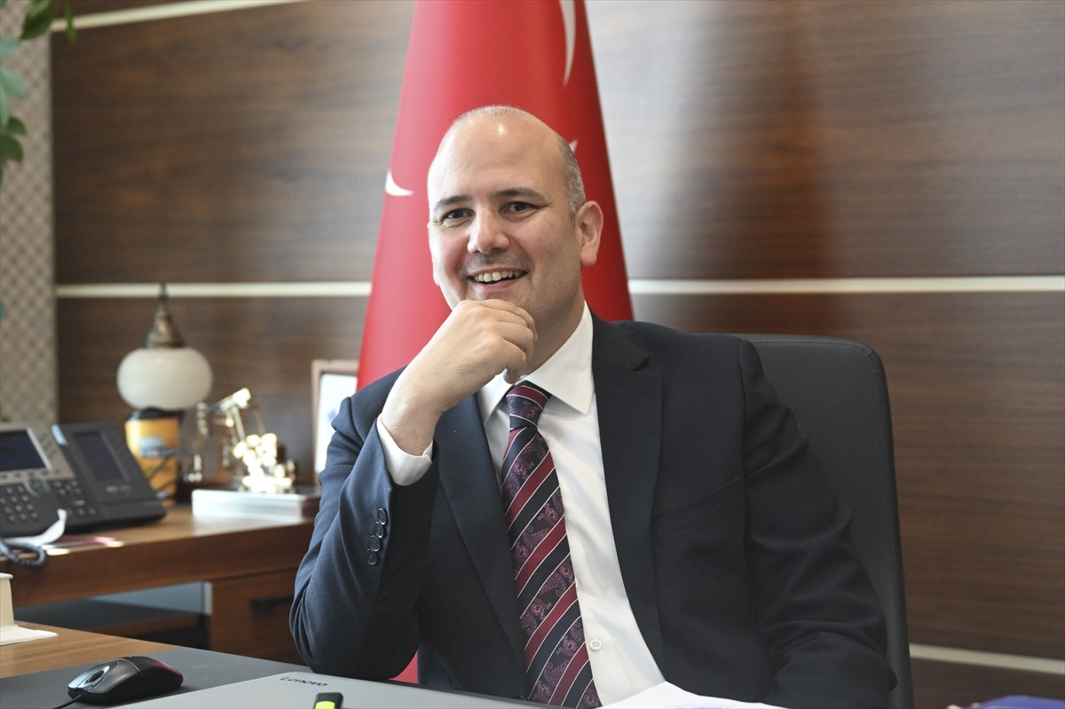 AK Parti Genel Başkan Yardımcısı Ömer İleri, AA muhabirine, oyun platformu Roblox ve sosyal medya...