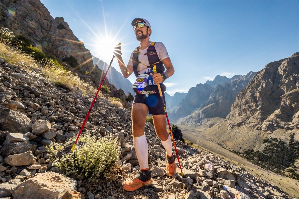 Aladağlar Sky Trail 2024 yarışı Niğde'de yapıldı. Niğde Valiliği, Niğde Belediyesi ve Ahiler...