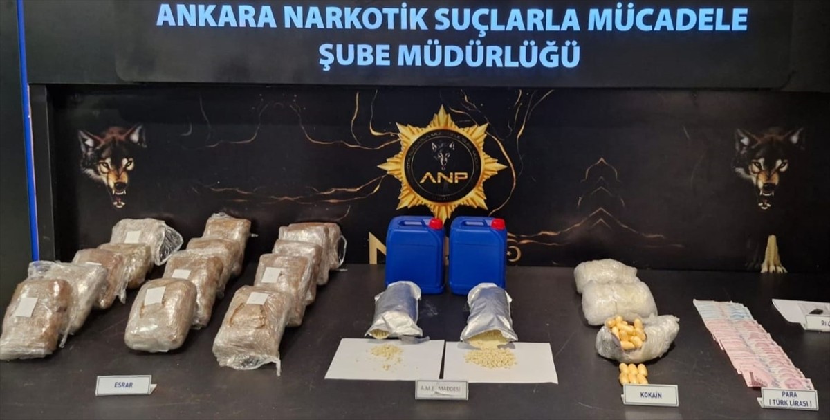Ankara'da düzenlenen eş zamanlı operasyonlarda 13 kilogramın üstünde uyuşturucu madde ele...