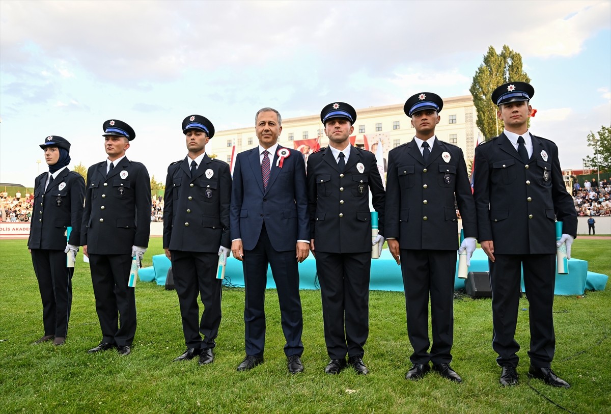 Ankara'nın Gölbaşı ilçesindeki Polis Akademisi Başkanlığı'nda, 30'uncu Dönem Polis Meslek Eğitim...