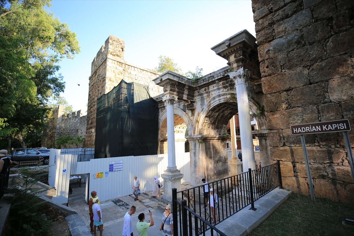 Antalya'nın tarihi Kaleiçi bölgesinin Dünya Kültürel ve Doğal Mirası Geçici Listesine eklenmesi...