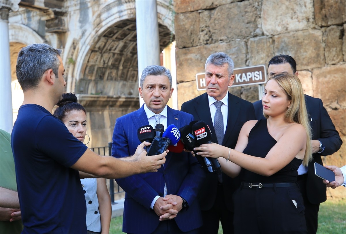 Antalya'nın tarihi Kaleiçi bölgesinin Dünya Kültürel ve Doğal Mirası Geçici Listesine eklenmesi...