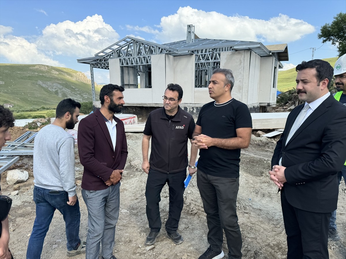 Ardahan'da, 2022'de merkez üssü Göle ilçesi olan 5 büyüklüğündeki depremde hasar gören konut ve...