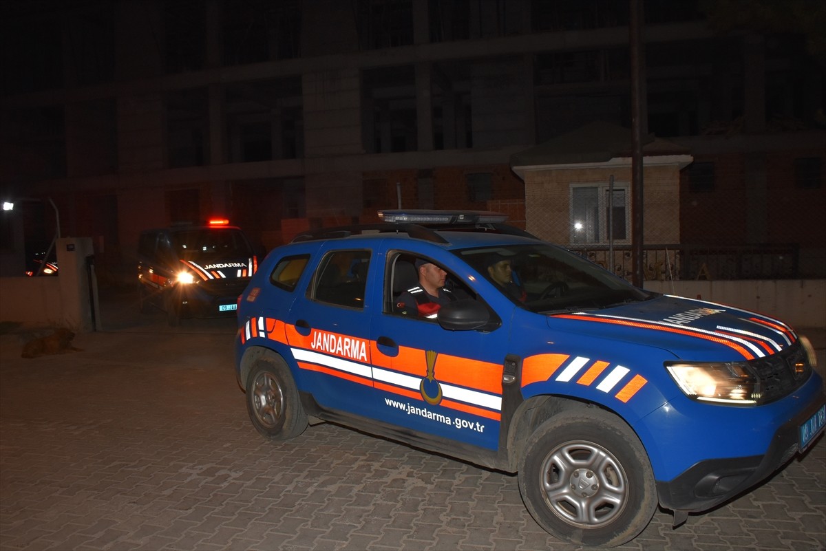 Aydın'ın Germencik ilçesinde jandarma ekiplerince incir ve zeytin bahçelerindeki hırsızlıkların...