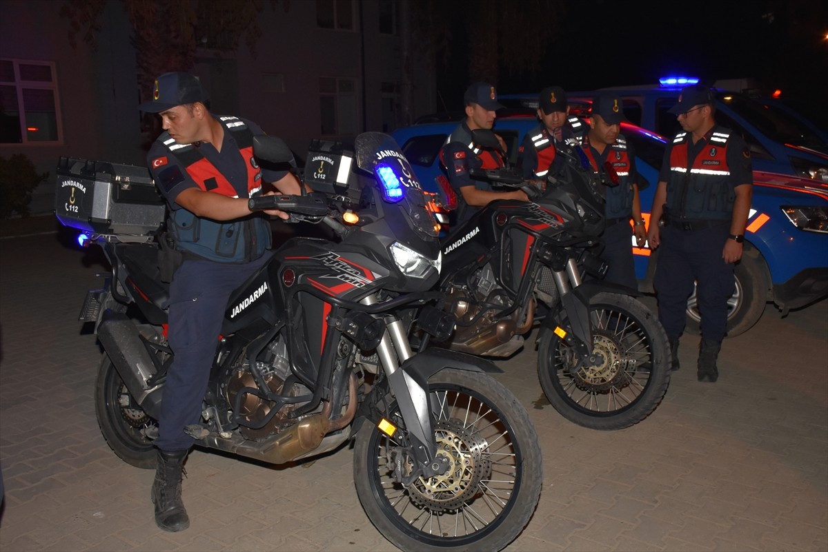 Aydın'ın Germencik ilçesinde jandarma ekiplerince incir ve zeytin bahçelerindeki hırsızlıkların...
