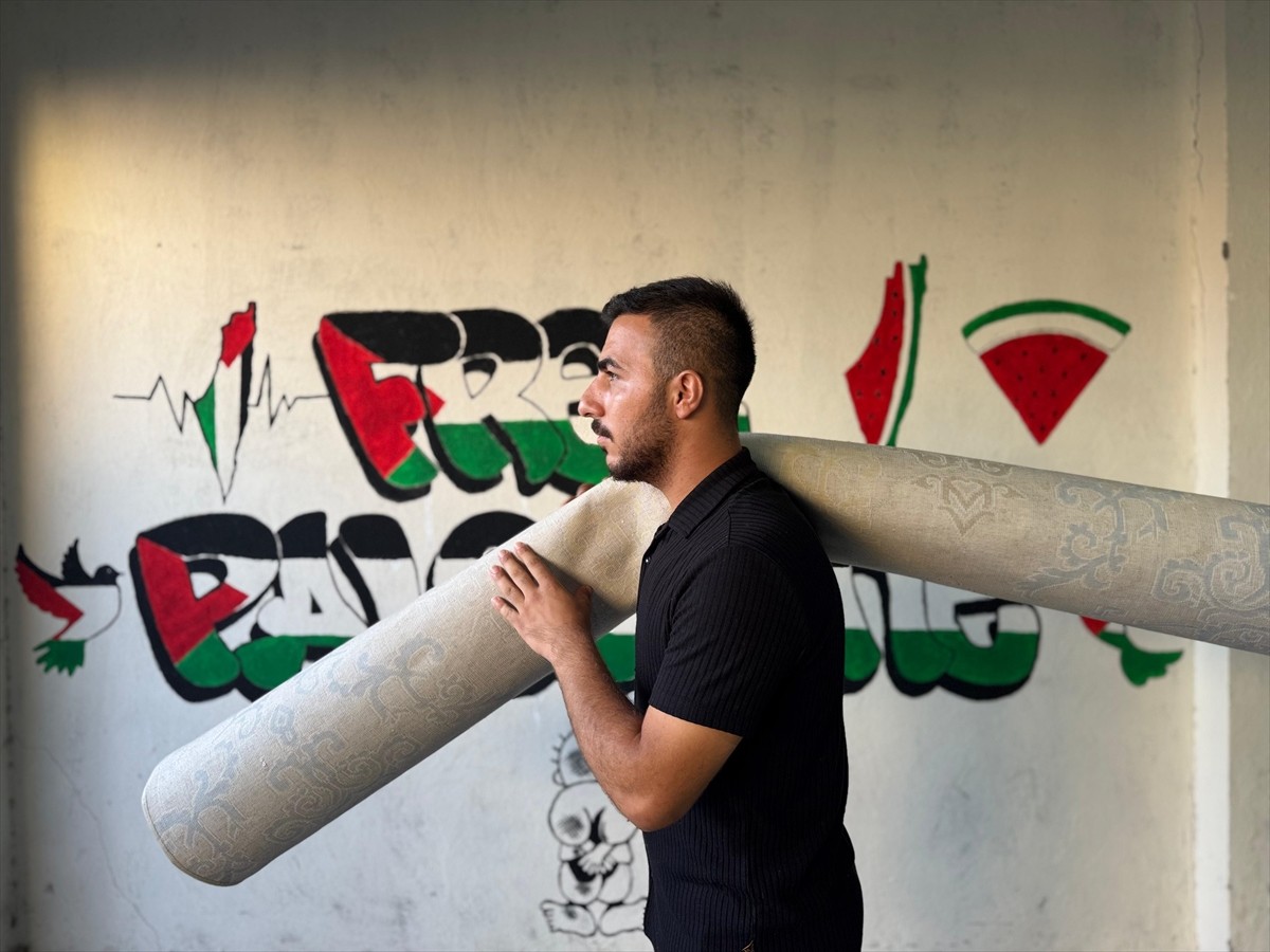 Batman'da yaşayan grafiti sanatçısı Osman Öztürk, İsrail'in Gazze'ye yönelik saldırılarına tepki...