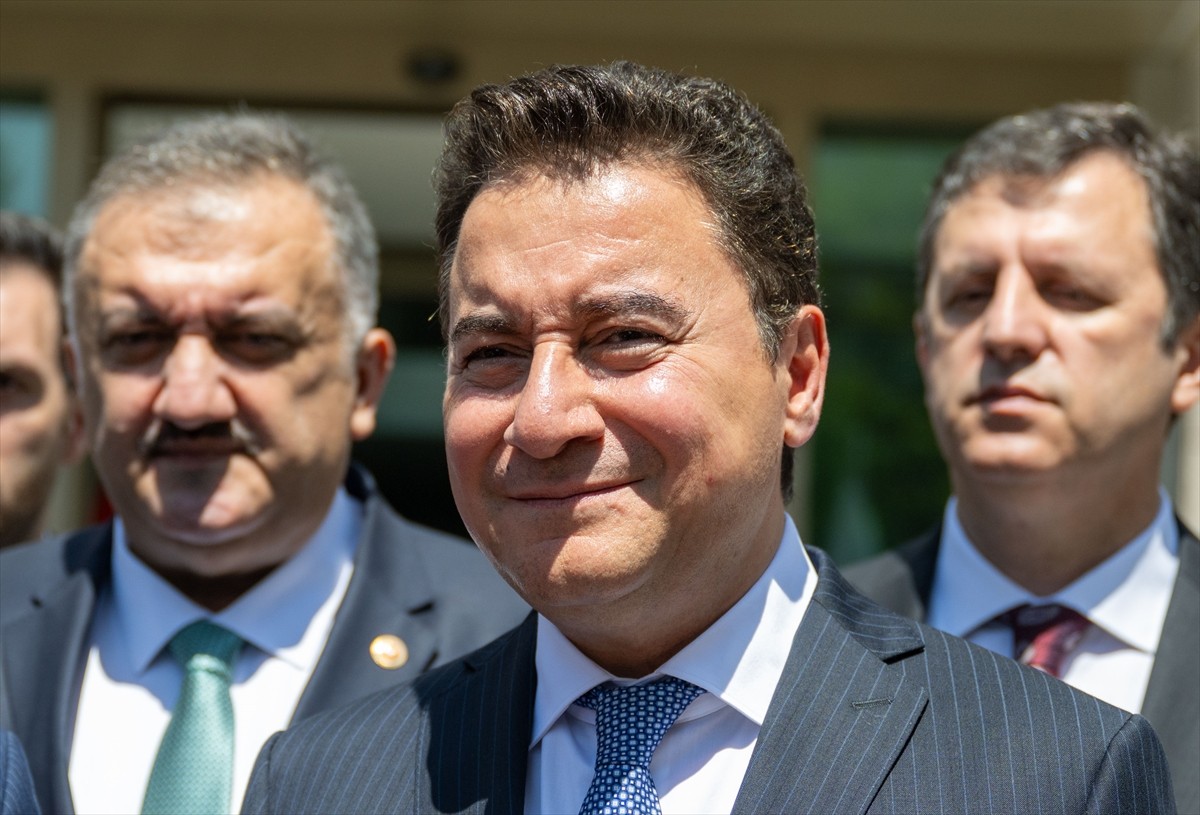 BBP Genel Başkanı Mustafa Destici, partilerini ziyaret eden DEVA Partisi Genel Başkanı Ali Babacan...