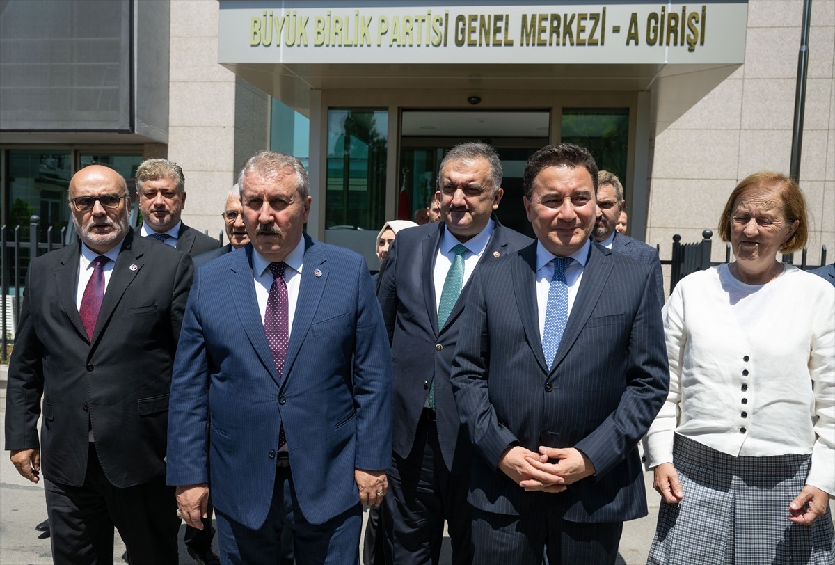 BBP Genel Başkanı Mustafa Destici, partilerini ziyaret eden DEVA Partisi Genel Başkanı Ali Babacan...