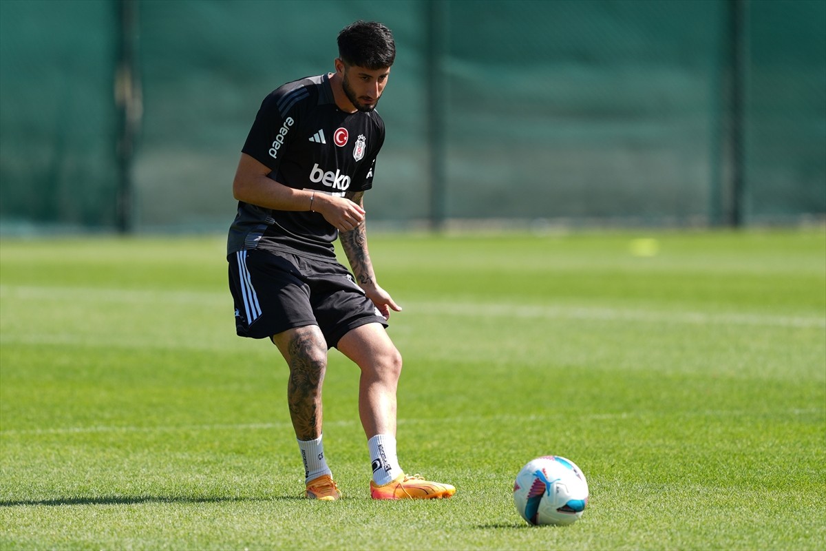 Beşiktaş, Galatasaray ile yarın oynayacağı Turkcell Süper Kupa maçın hazırlıklarını tamamladı....