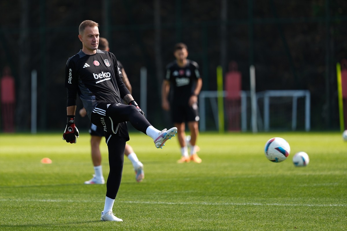 Beşiktaş, Galatasaray ile yarın oynayacağı Turkcell Süper Kupa maçın hazırlıklarını tamamladı....