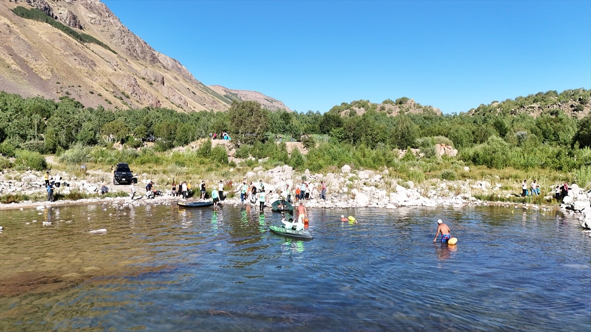 Bitlis'in Tatvan ilçesinde Vangölü Aktivistleri Derneği üyeleri, Avrupalı Seçkin Destinasyonlar...