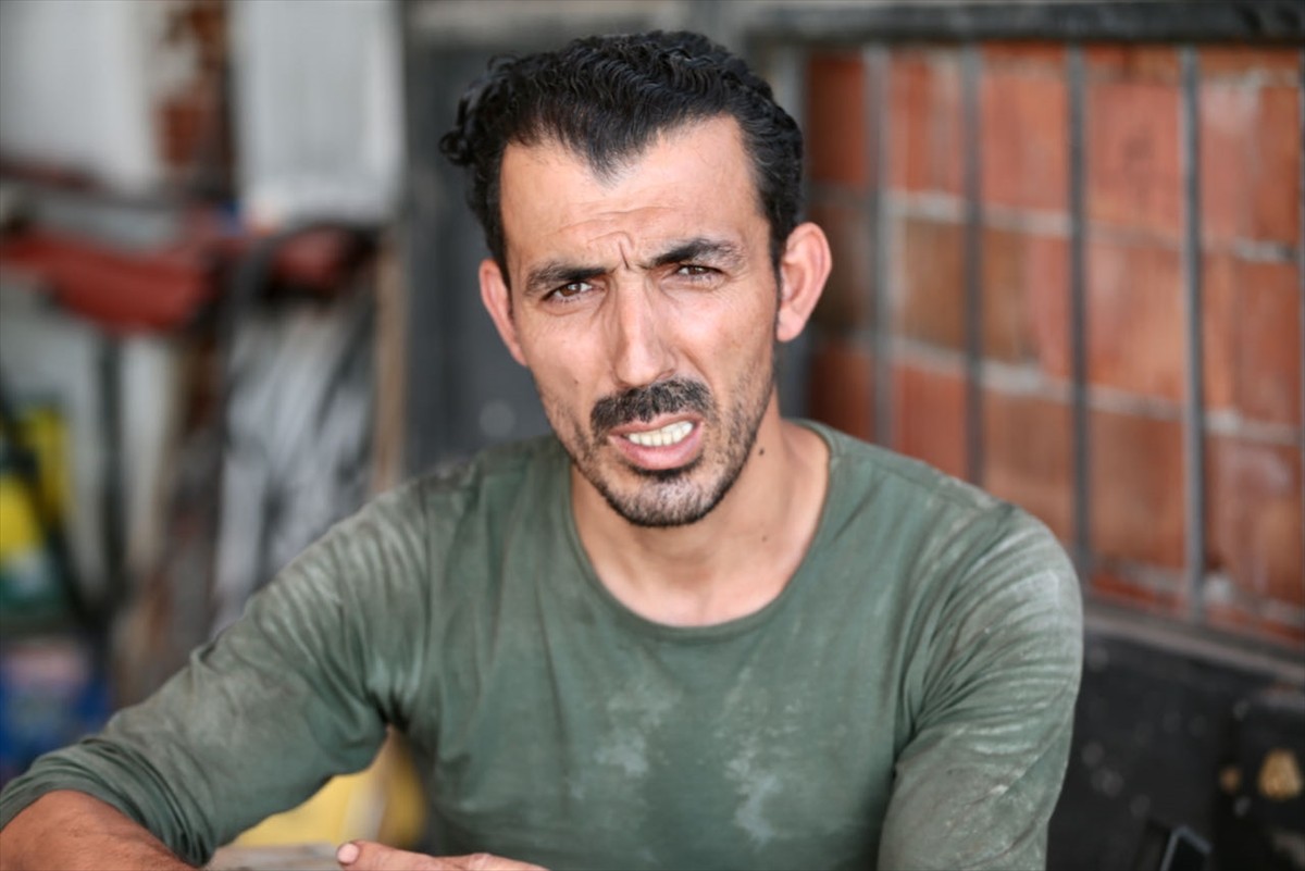 Bolu'nun Mengen ilçesinde, 55 yıllık demirci ustası babasının dükkanını ve mesleğini ayakta tutmak...