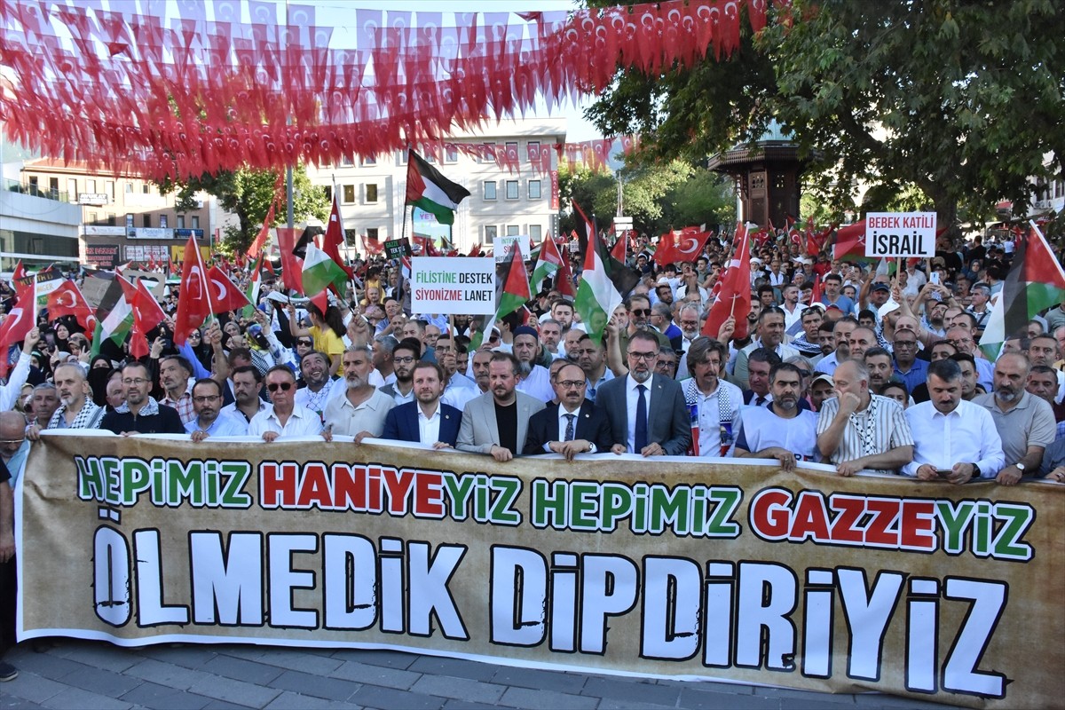 Bursa'da, Hamas Siyasi Büro Başkanı İsmail Heniyye'nin İran'da suikasta uğraması ve İsrail'in...