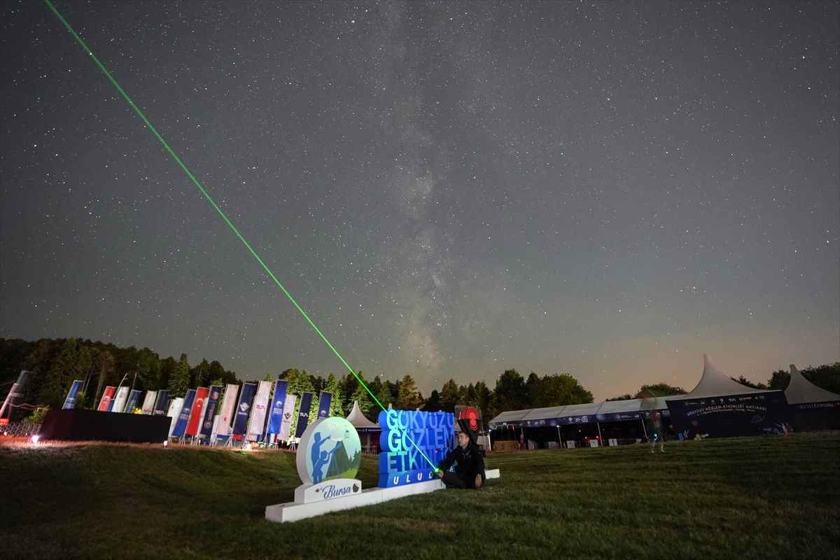 Bursa Uludağ'da TÜBİTAK'ın 26. Gökyüzü Gözlem Etkinliği başladı. Kirazlıyayla mevkiinde kurulan...