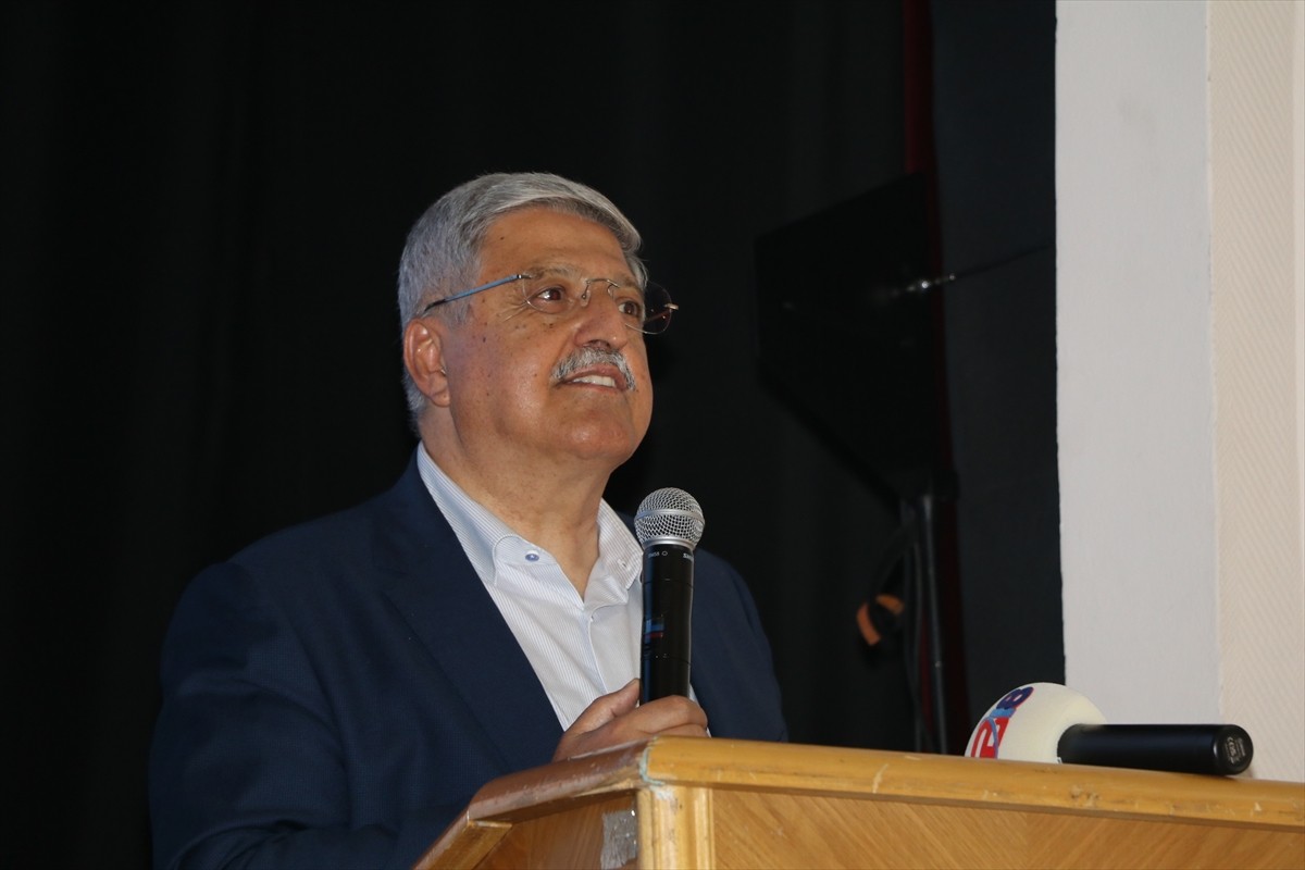 Çankırı'da, Atatürk Kültür Merkezi'nde AK Parti İl Danışma Meclisi programı düzenlendi. Programa...