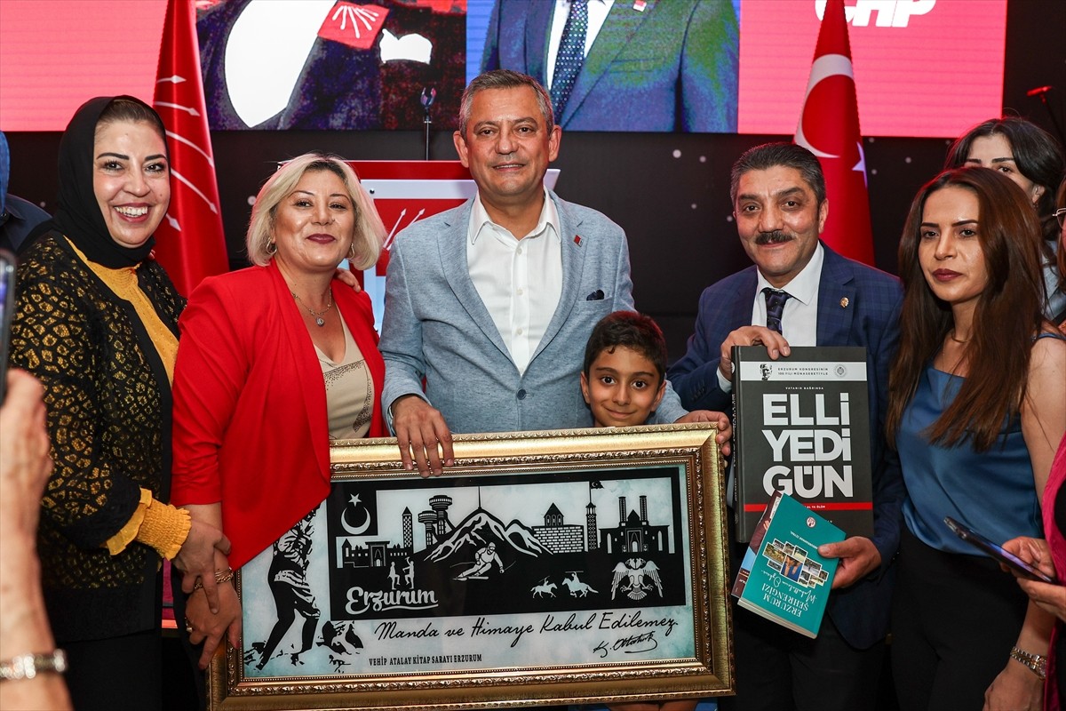 CHP Genel Başkanı Özgür Özel, CHP Kadın Kolları 15. Olağan Kurultayı öncesinde başkan adayları ve...