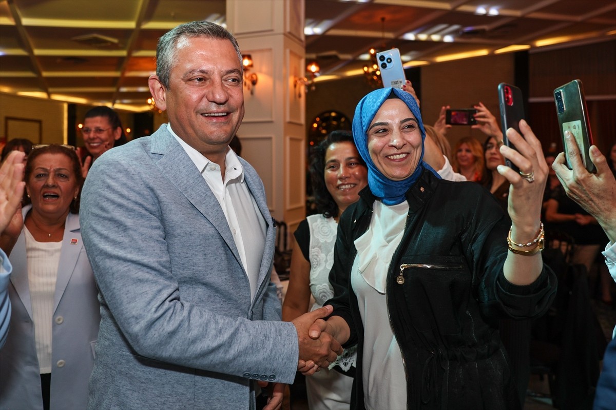 CHP Genel Başkanı Özgür Özel, CHP Kadın Kolları 15. Olağan Kurultayı öncesinde başkan adayları ve...