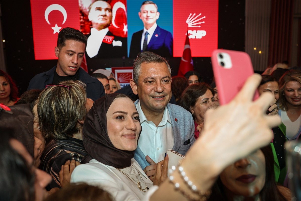 CHP Genel Başkanı Özgür Özel, CHP Kadın Kolları 15. Olağan Kurultayı öncesinde başkan adayları ve...